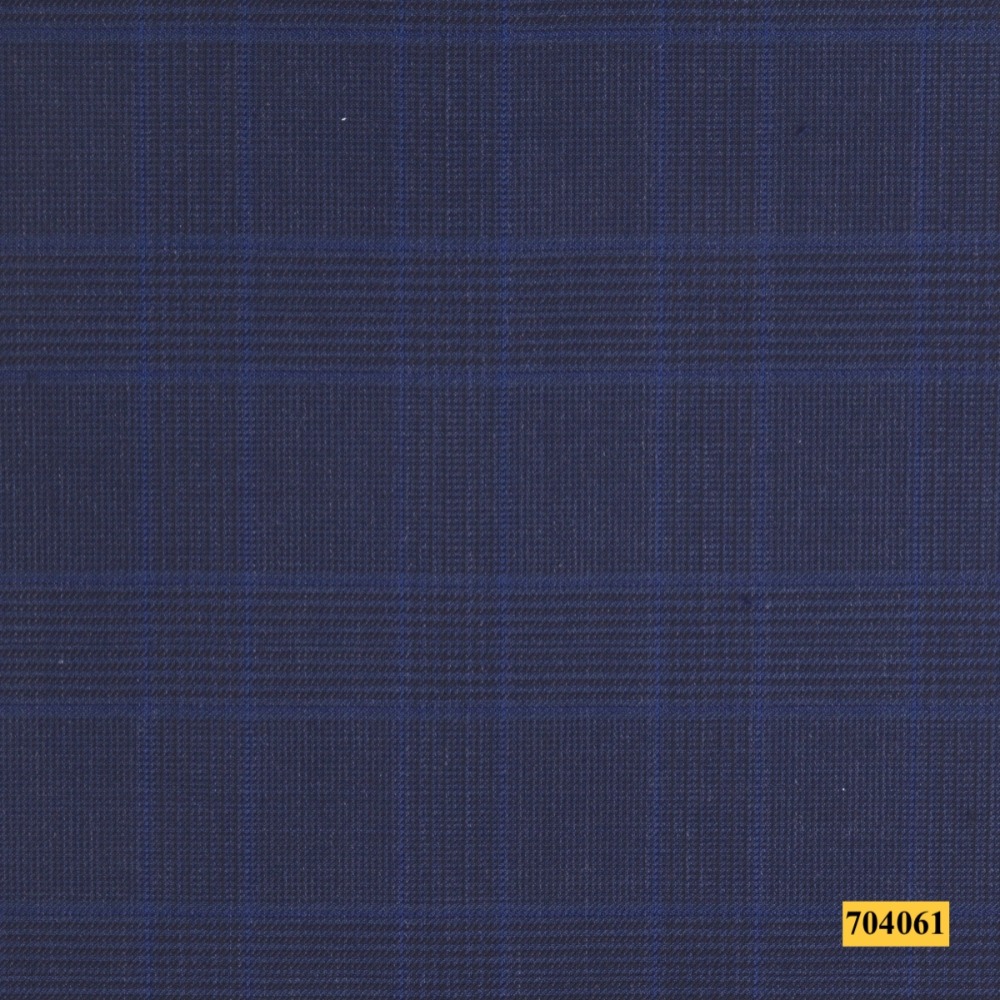 704061