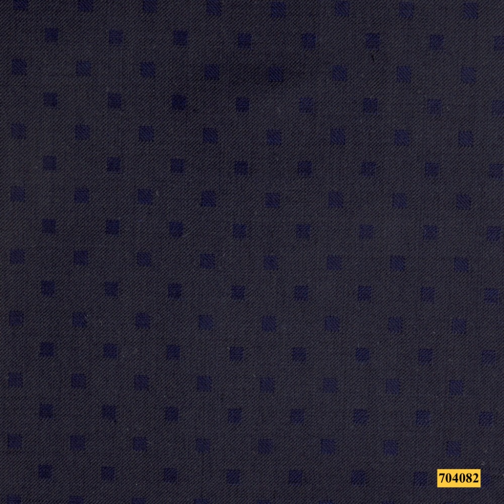 704082