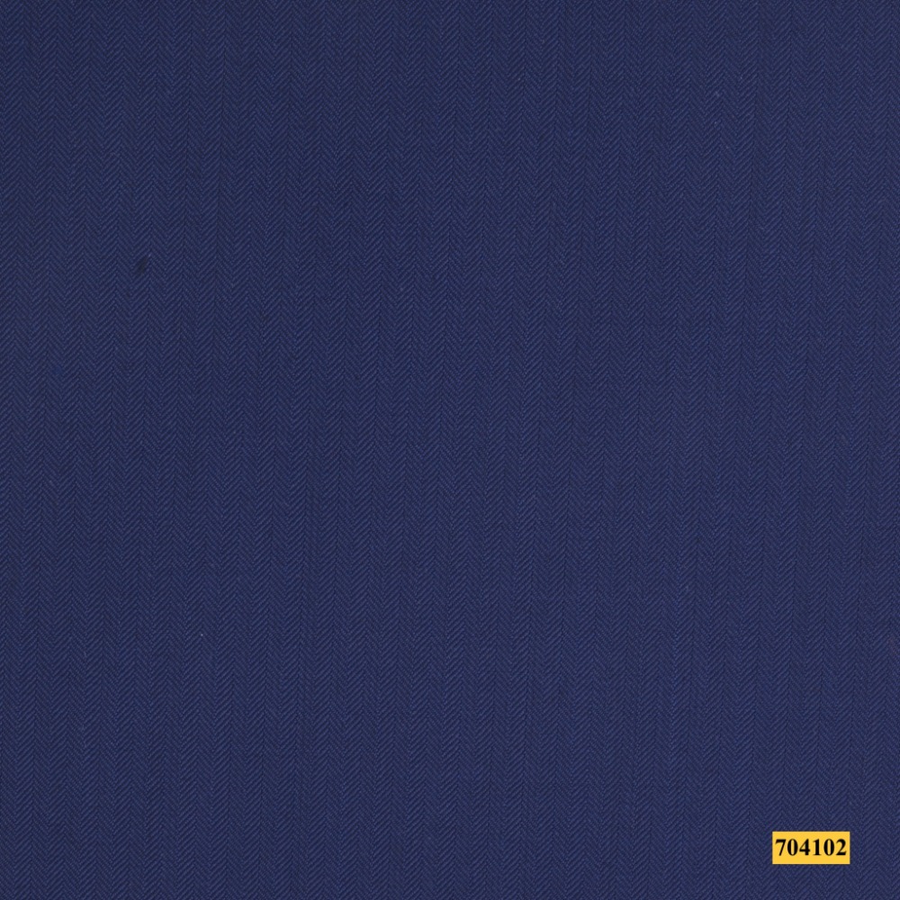 704102