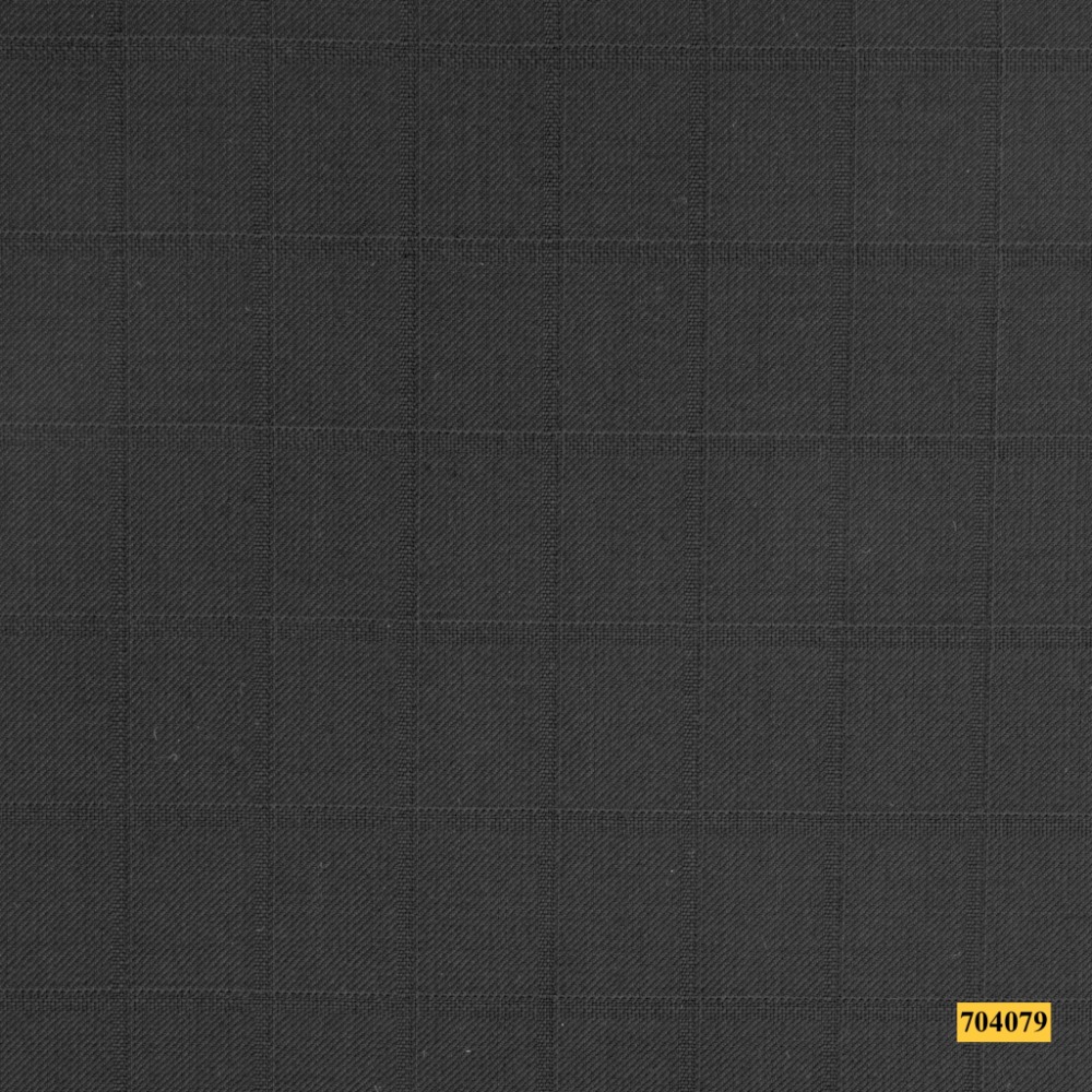 704079